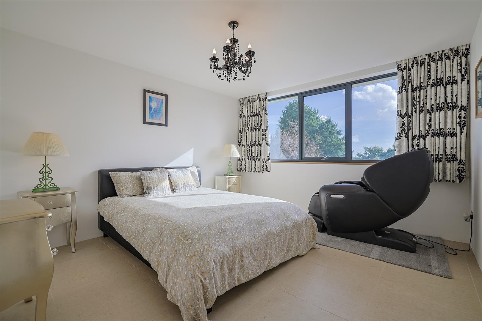 20 Brynau Drive, Mayals, Swansea, SA3 5EE